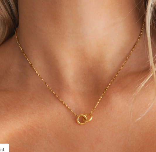 Lovers Knot Knecklace